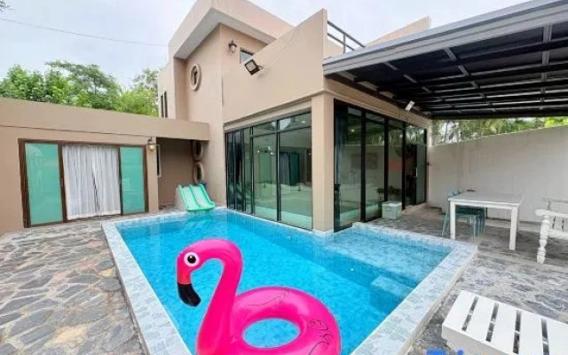 Mountain Private Pool Villa-Bangsaen