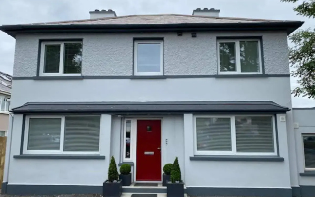 Location Location - Gorgeous 3 Bed Apartment in Killarney