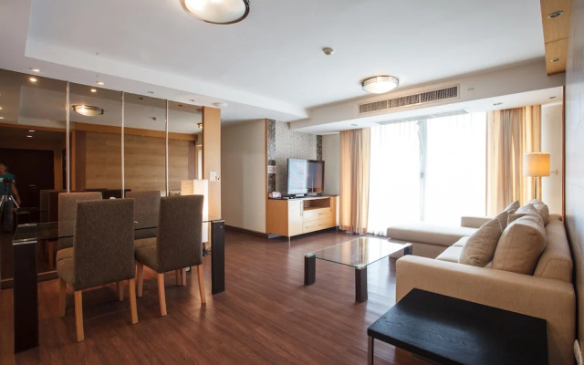 3A - 2 Bedroom Downtown Apartment With Shared Pool