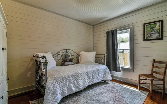 The Spruce House Cozy Home in Swannanoa