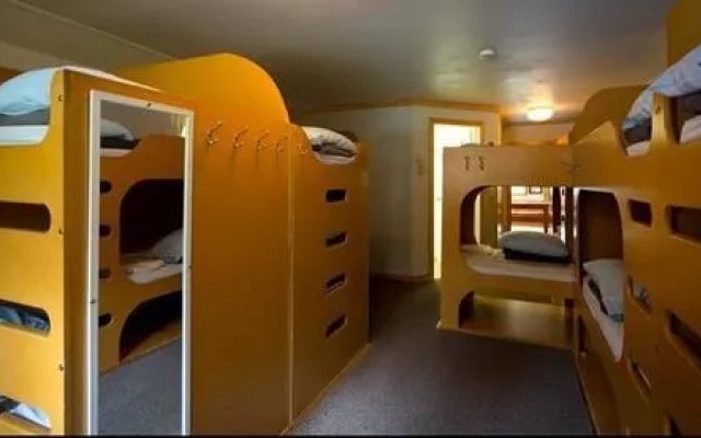HI-Castle Mountain Hostel