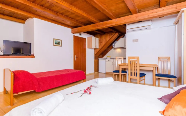 11 Stars Apartments