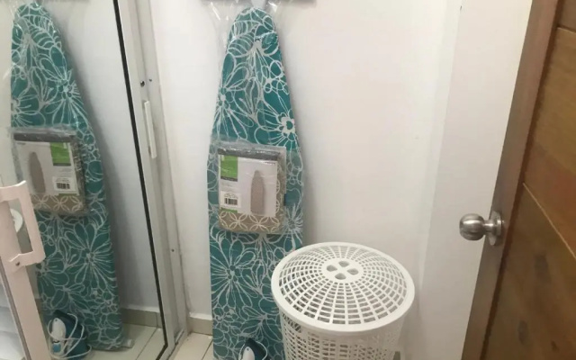 moderno apto frente a la piscina