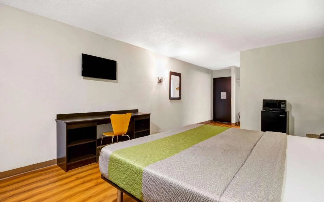 Motel 6 Indianapolis, IN