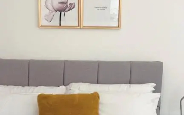 Aura Apartments by CityNest2