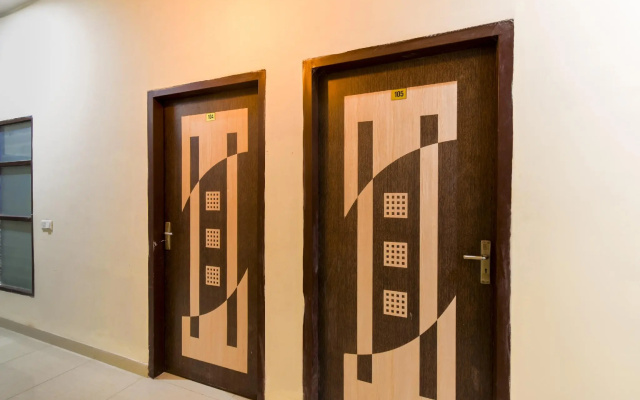 OYO 75930 Cozy Inn Rooms