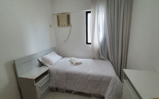 Apt 2 quartos com varanda próximo Praça Casa Forte o bairro mais agradável do Recife ARN901