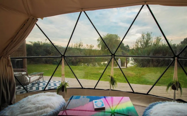 Romantic Lakeview Dome