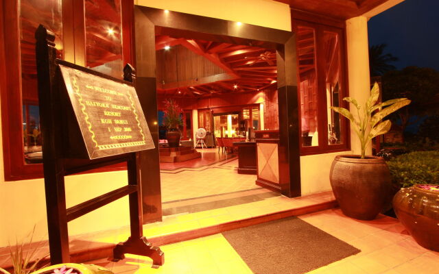 Отель The Baiyoke Seacoast Resort вид на фасад