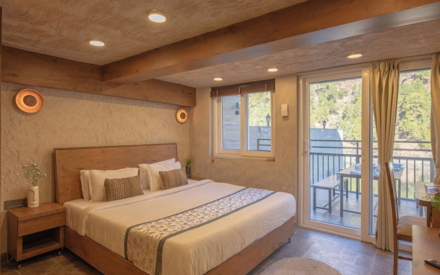 Alaya Stays Lakefront Escape 2BHK Suite