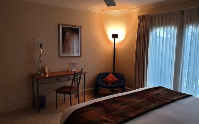 Lakeside Suites