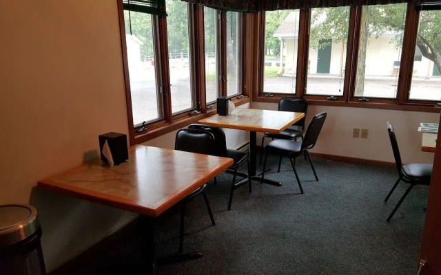 Budget Host Inn