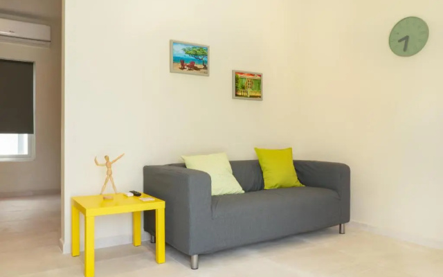 Hideout Suites - steps from Eagle Beach