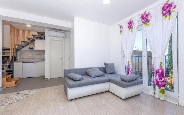 Amazing Apartment in Omis With 3 Bedrooms and Wifi