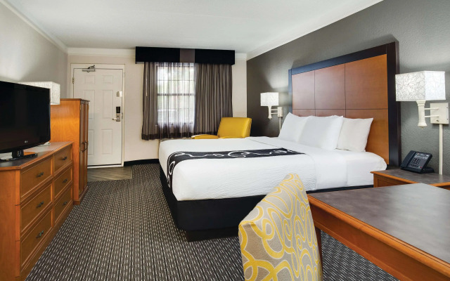 Days Inn by Wyndham Gainesville University I-75