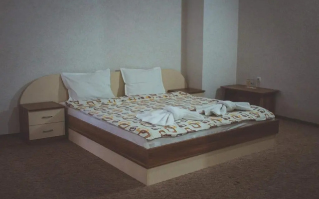 Edi Hotel