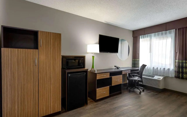 Super 8 by Wyndham South Holland