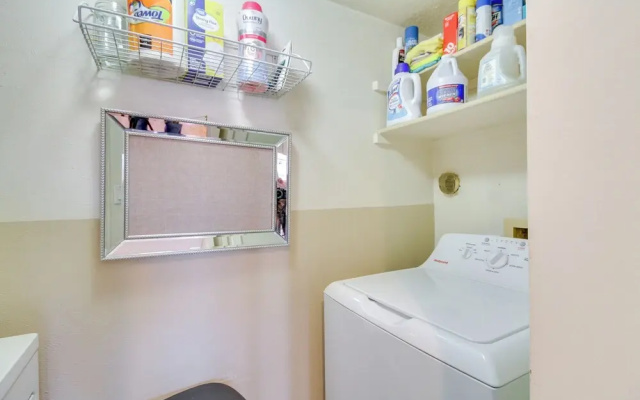 1 Mi to Unm: Convenient Albuquerque Townhome!