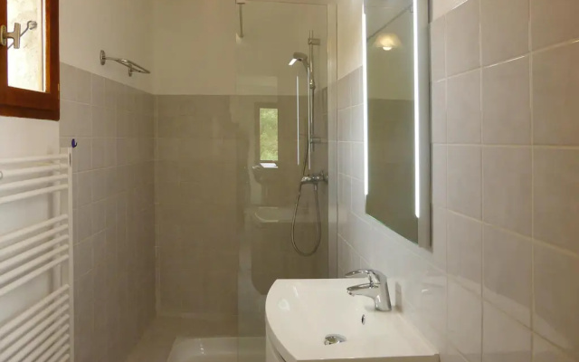 Cosy Holiday Flat With Communal Pool, Malaucène