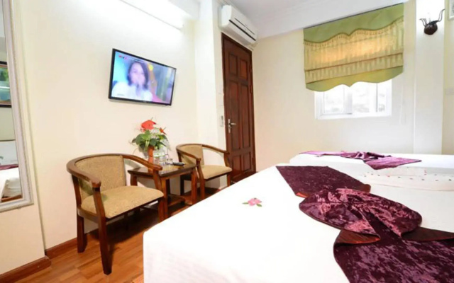 Holiday Lakeview Hotel