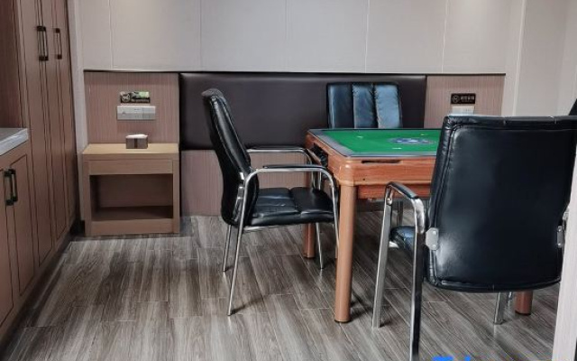Leading Show Hotel (Jingzhou Fangte Branch)
