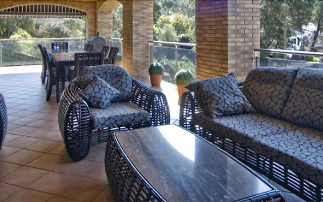 Chalet con piscina interior y sauna