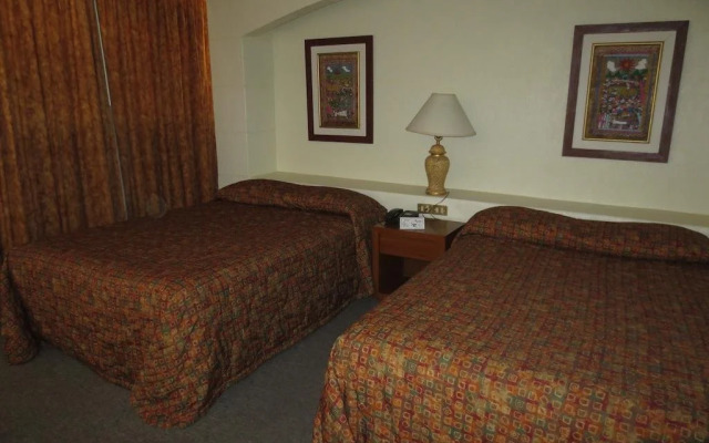 Hotel Las Palmas Midway Inn