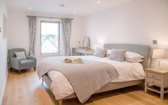 8 Deben Wharf