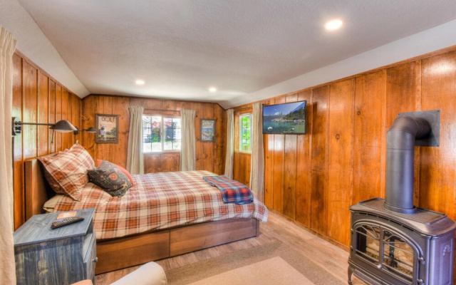 Hole In One 1 Bedroom Cabin by RedAwning