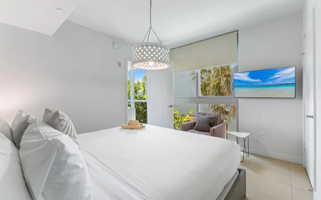Monte Carlo Miami Beach Condo by Dharma Home Suites