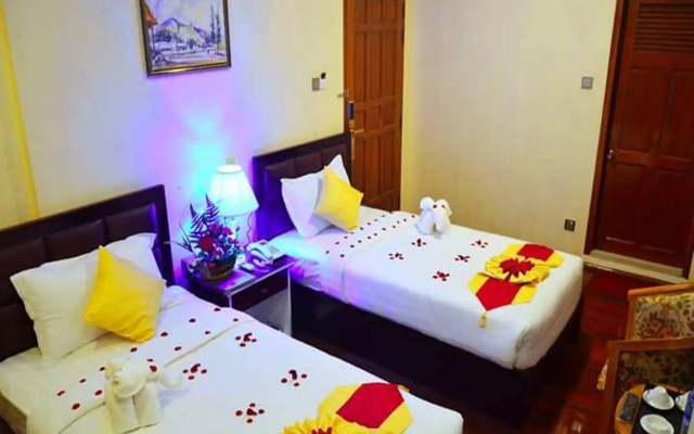 Golden City Light Hotel