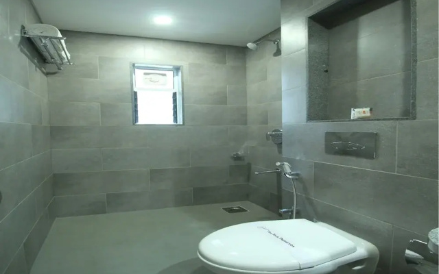 Treebo Hotel Limra