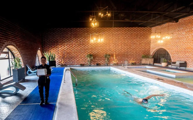 Quindeloma Art Hotel And Gallery