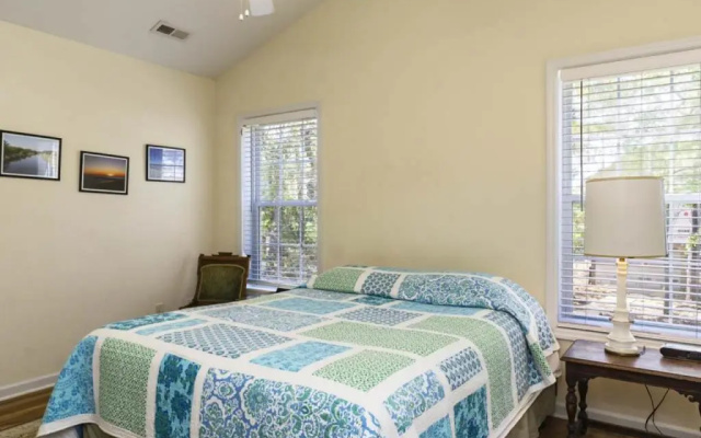 Island Delight by Oak Island Accommodations