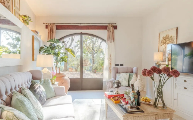 Amore Farmhouse Retreat