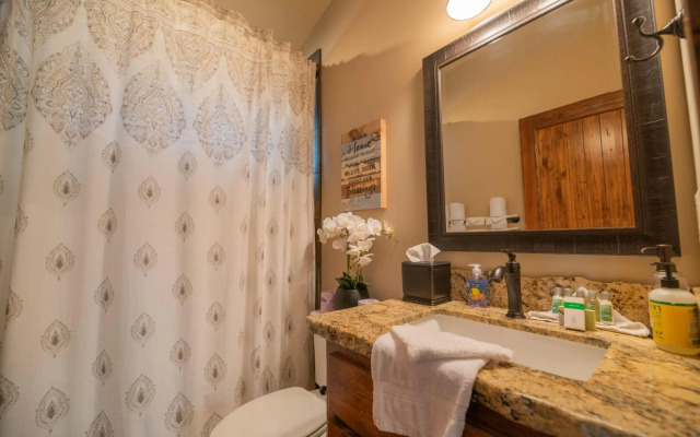 Silver Pine Lodge