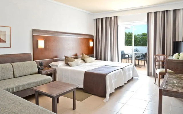 FERGUS Club Font de Sa Cala Beach
