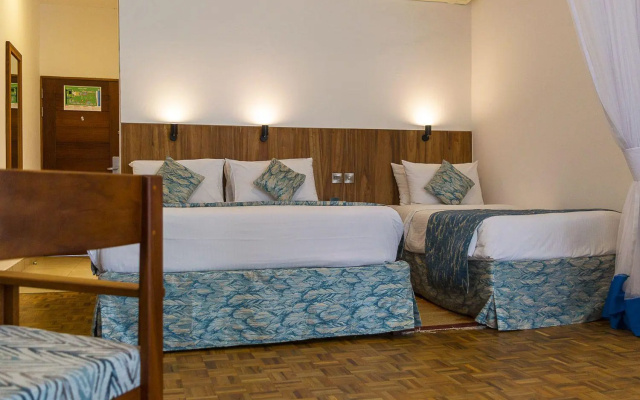 Travellers Beach Hotel & Club