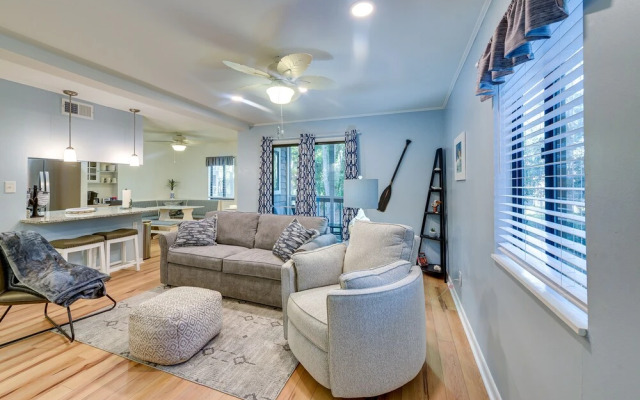 Walkable Calabash Condo w/ Pool Access!