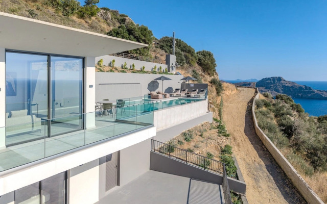 Dione Villa
