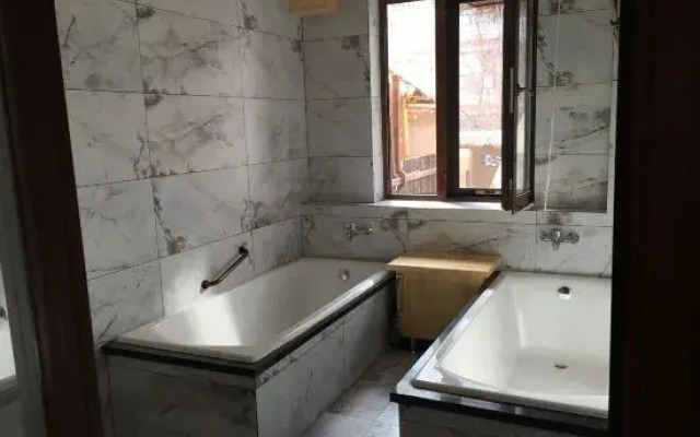 Yitang Yizhai Hot Spring Hotel