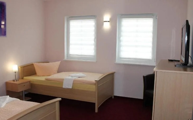 Hotel Pension garni Schwerin-Unterkunft