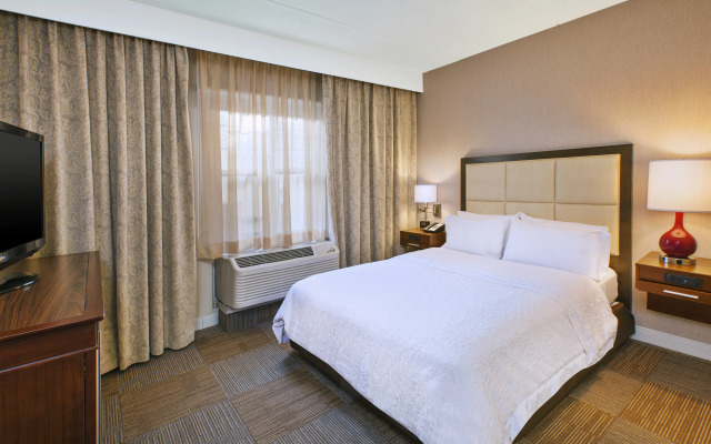 Hampton Inn & Suites Providence/Warwick-Airport