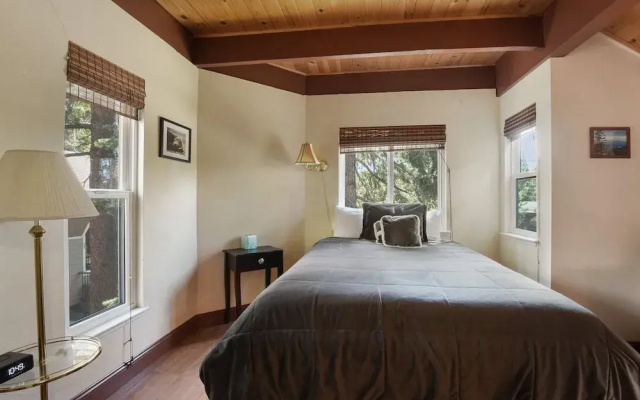 Tahoe City Getaway Minutes From Lake and Activities