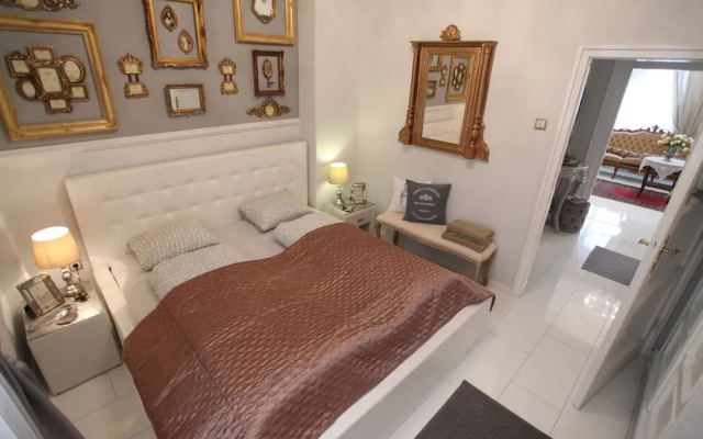 Dfive Apartments - Neo Baroque