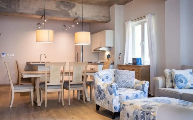 Grand Urban Elegance - City Center Luxury