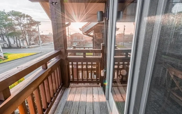 Lodges at Cannon Beach B1