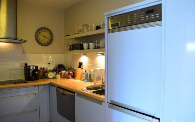 2 Bedroom Flat Beside Phoenix Park