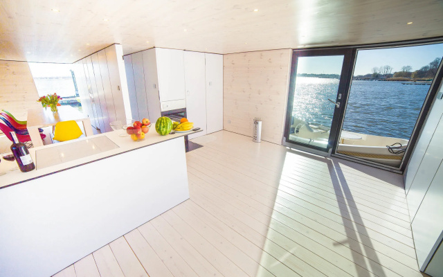 HT Houseboats