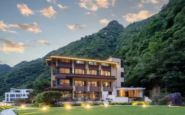 Anji Xiaoyao Valley | Wilderness & Art · Canyon Pool Resort